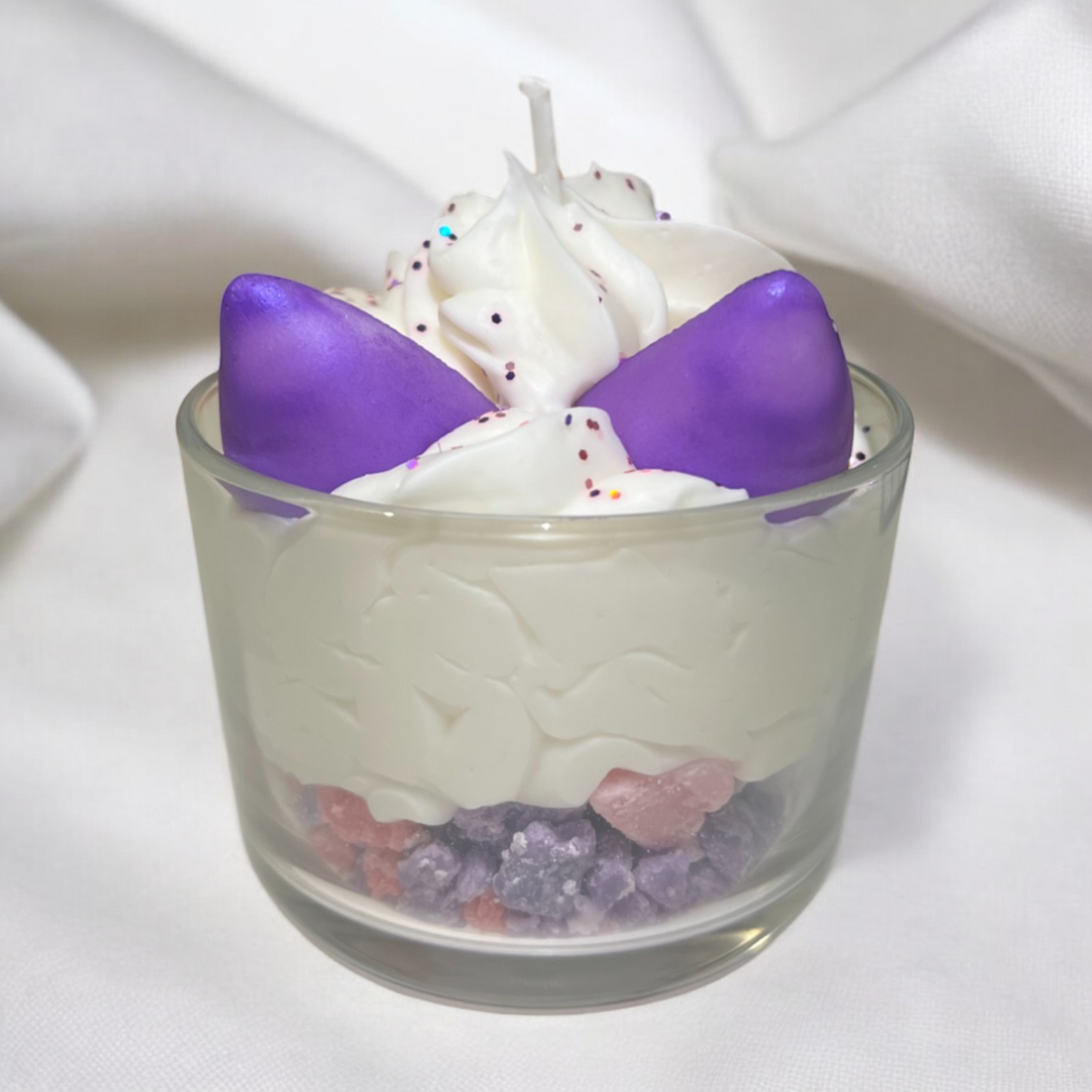 Bougie parfumée licorne, fabriquée à la main avec de la cire végétale et un parfum Français. Bougie création Bakougie