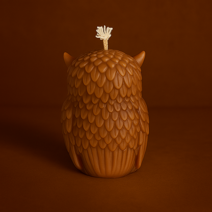 Bougie parfumée vanille en forme de hibou. Fabriquée avec de la cire végétale et un parfum Français.
