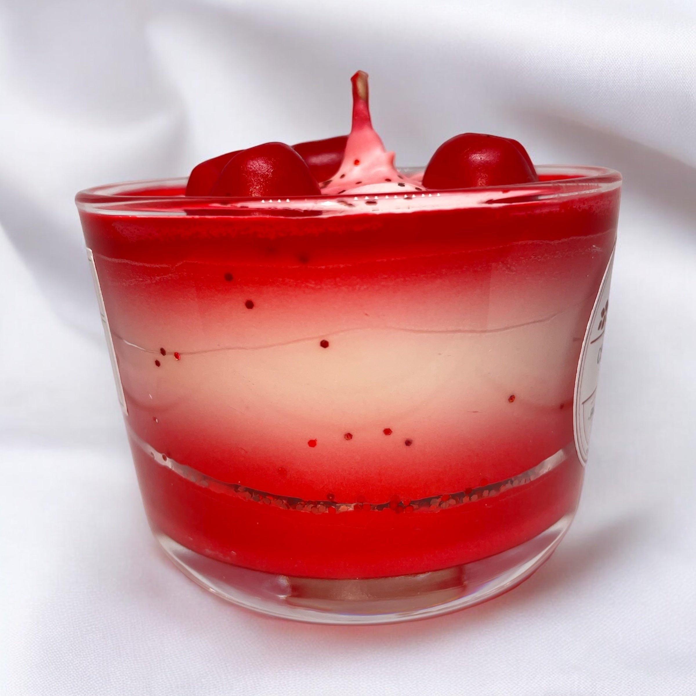 Bougie parfumée cerise noire, fabriquée à la main avec de la cire végétale et un parfum Français. Bougie création Bakougie