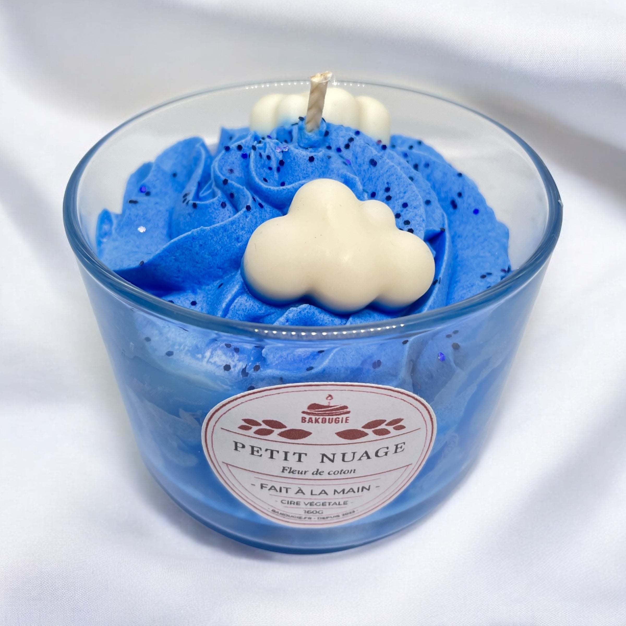 Bougie parfumée fleur de coton, fabriquée à la main avec de la cire végétale et un parfum Français. Bougie création Bakougie