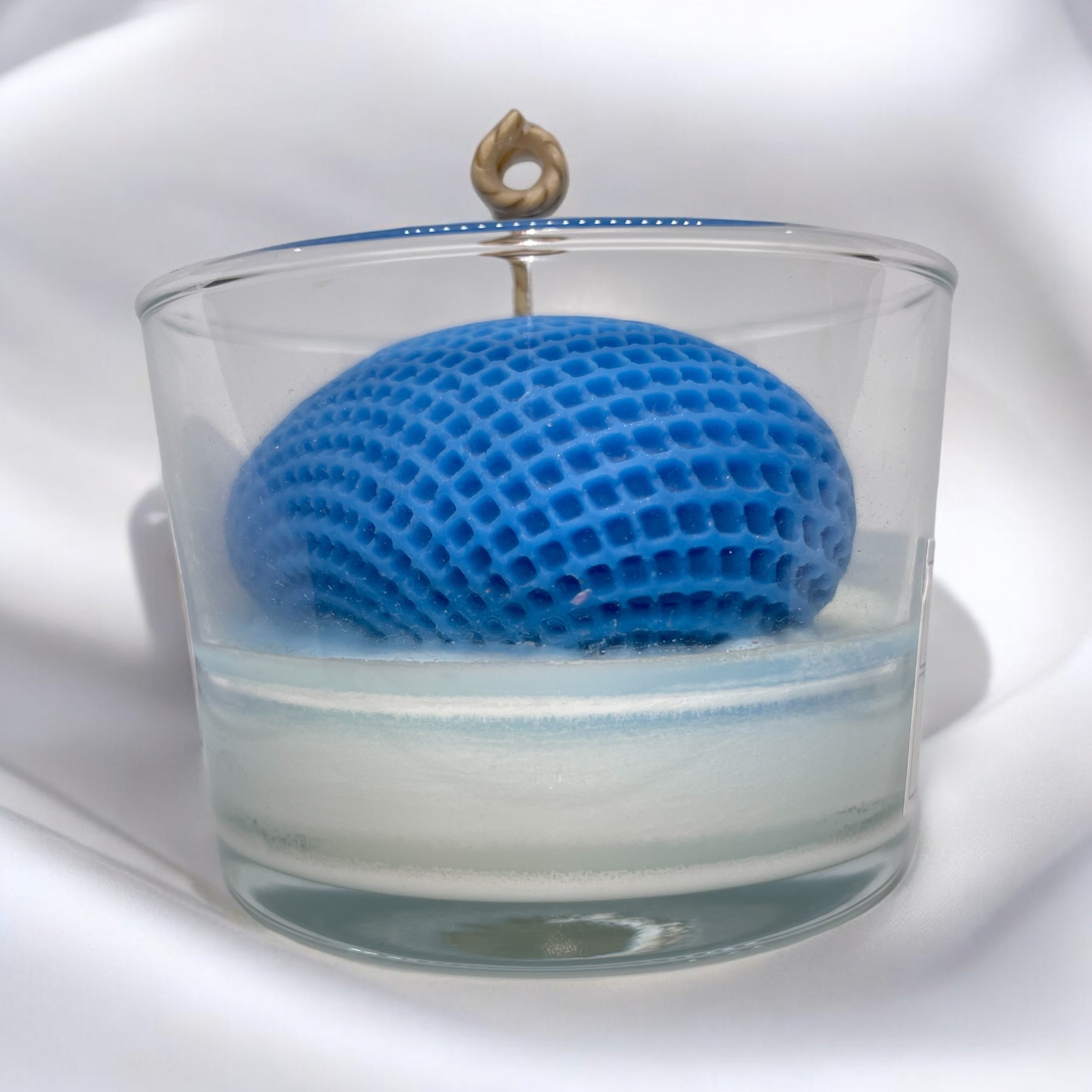 Bougie parfumée caramel au beurre salé avec un coeur en cire au centre, fabriquée à la main avec de la cire végétale et un parfum Français. Bougie création Bakougie