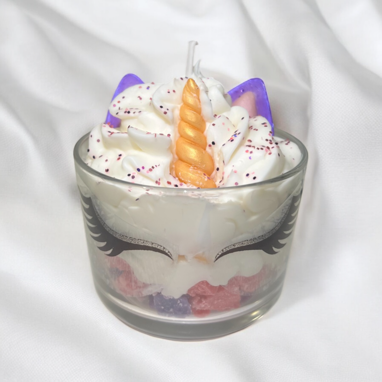 Bougie parfumée licorne, fabriquée à la main avec de la cire végétale et un parfum Français. Bougie création Bakougie