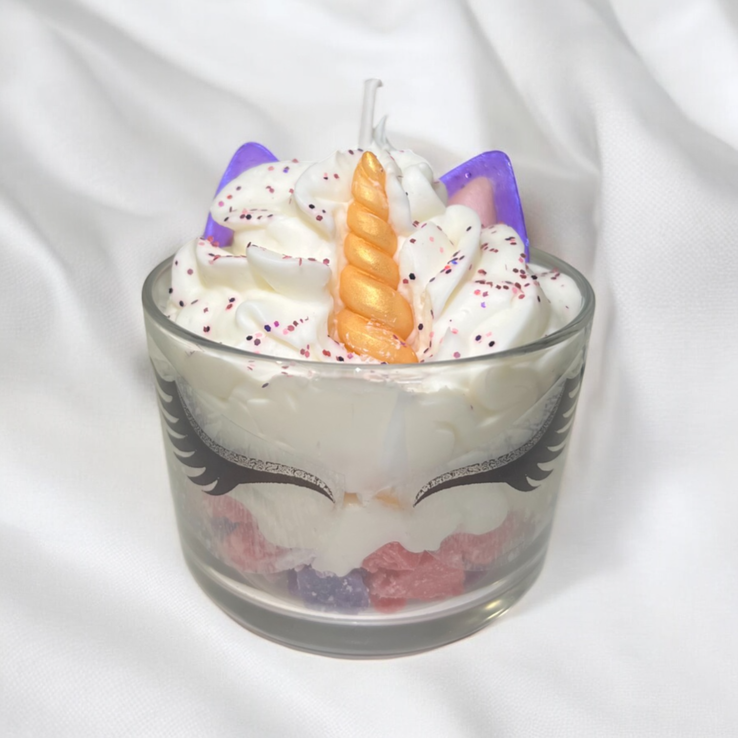 Bougie parfumée licorne, fabriquée à la main avec de la cire végétale et un parfum Français. Bougie création Bakougie