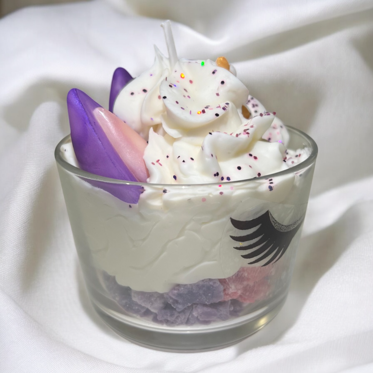 Bougie parfumée licorne, fabriquée à la main avec de la cire végétale et un parfum Français. Bougie création Bakougie